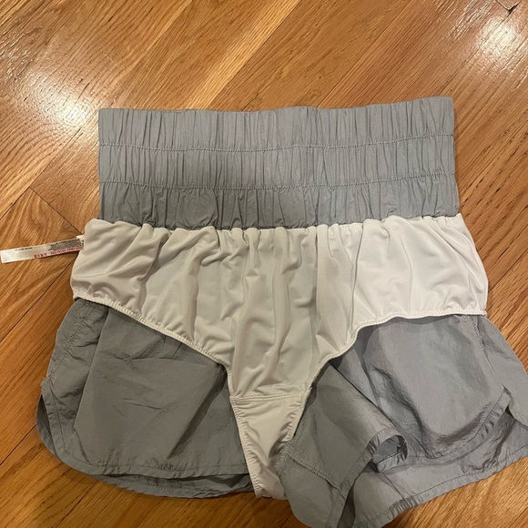 FREE PEOPLE MOVEMENT WAY HOME SHORT- Woman’s Large - Picture 5 of 10